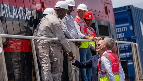 biden_shaking_hands_with_african_workers